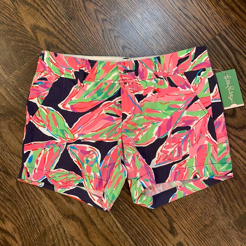 Lilly Pulitzer Callahan Shorts Size 2 Bright Navy in the Vias print